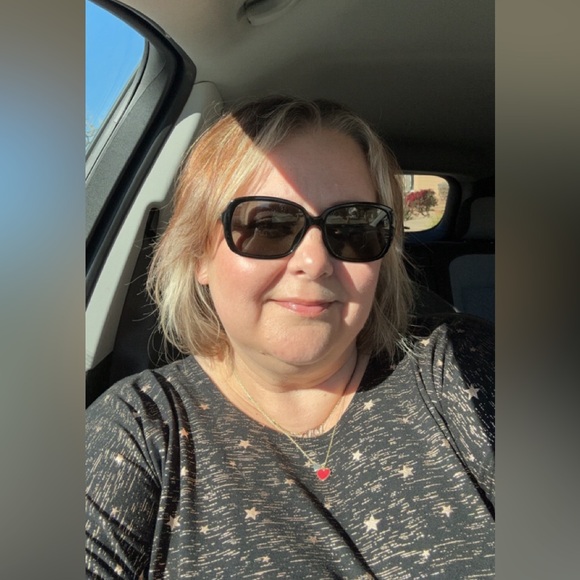 Meet your Posher, Laurie - Picture 1 of 1